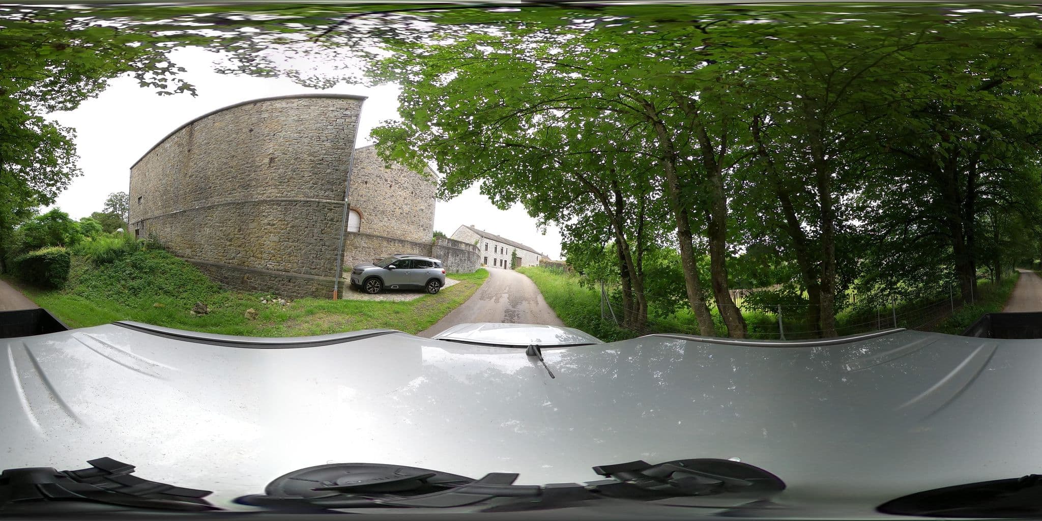 Street view near Ferme Château de Dourbes, Nismes — © joostjakob (CC BY-SA · Mapillary)