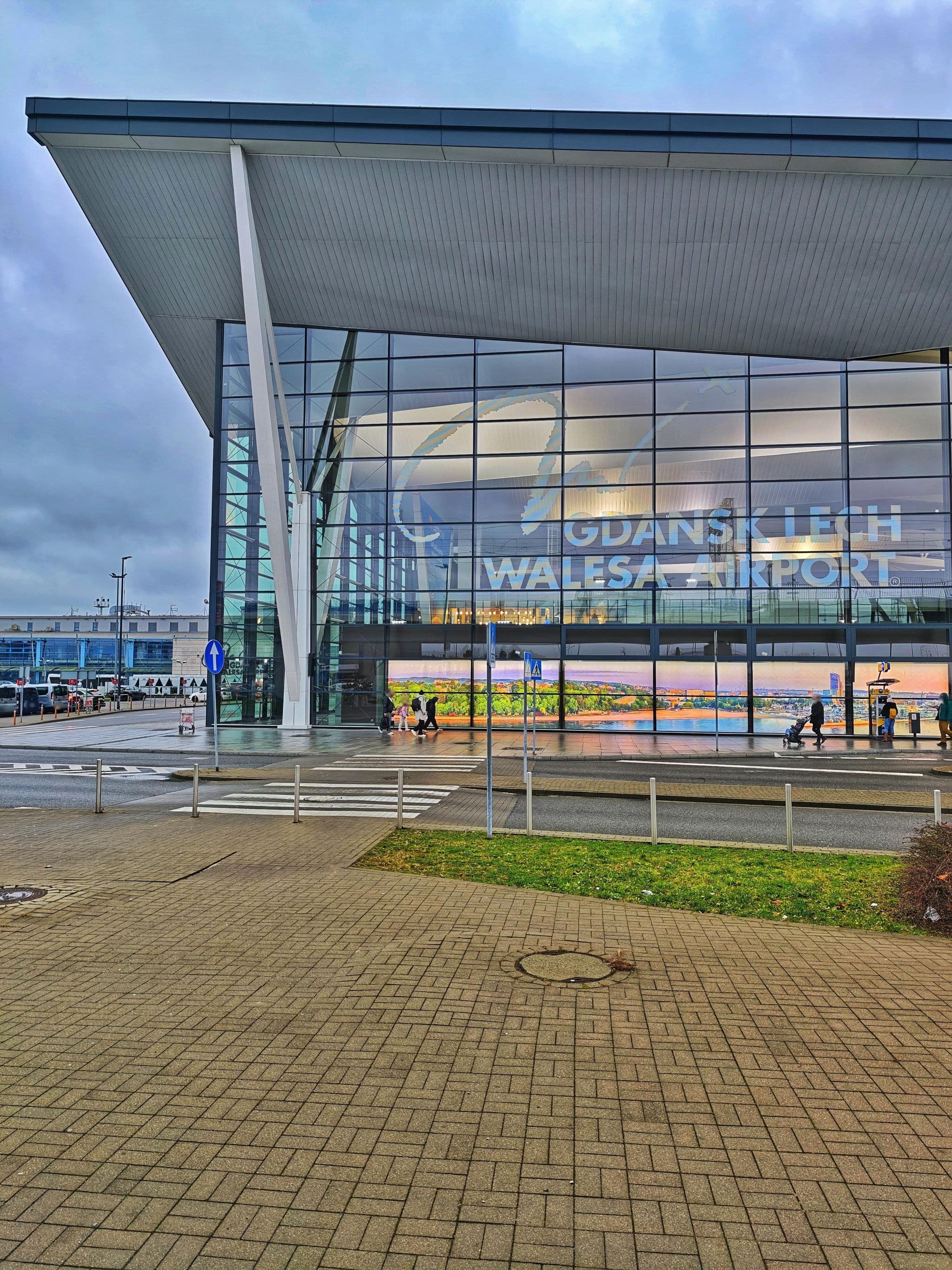 Street view near Hampton by Hilton Gdansk Airport, Matarnia — © km2bp (CC BY-SA · Mapillary)
