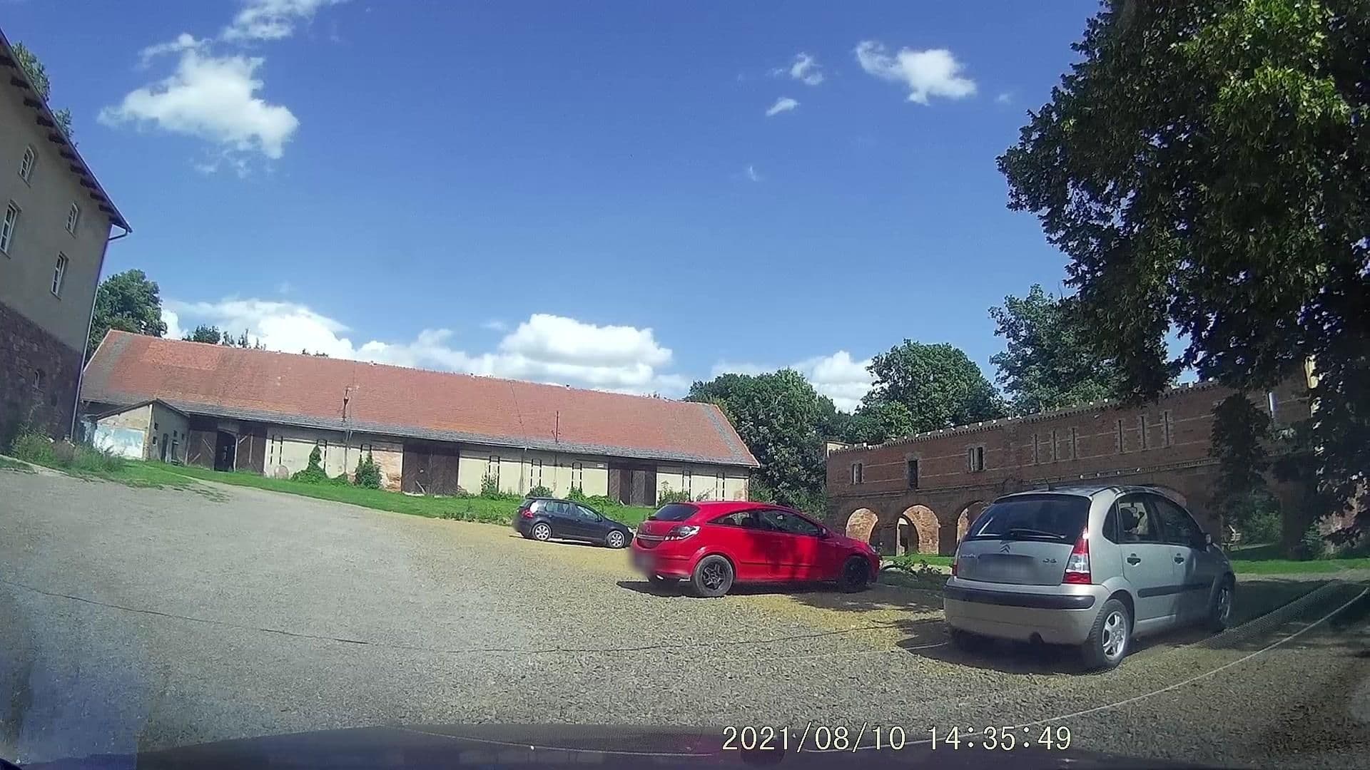 Street view near Zamek Sarny - Dom Kompozytorów, Nowa Ruda — © dasza (CC BY-SA · Mapillary)