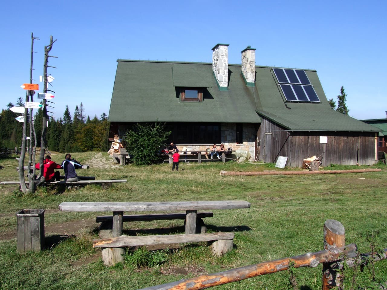 Schronisko PTTK na Starych Wierchach (via Wikimedia Commons, CC BY-SA 4.0)