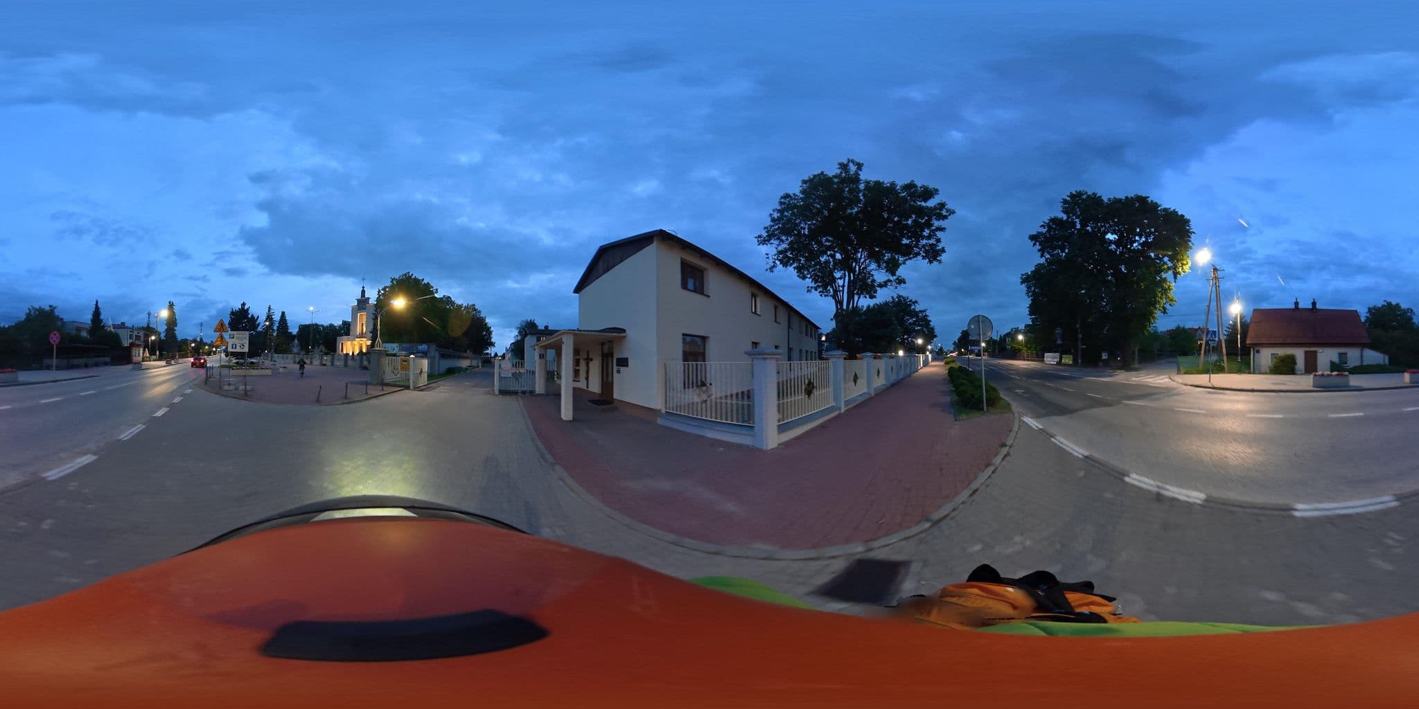 Street view near Dom rekolekcyjny im. Św. Maksymilniana Marii Kolbego, Paprotnia — © awizonosz (CC BY-SA · Mapillary)