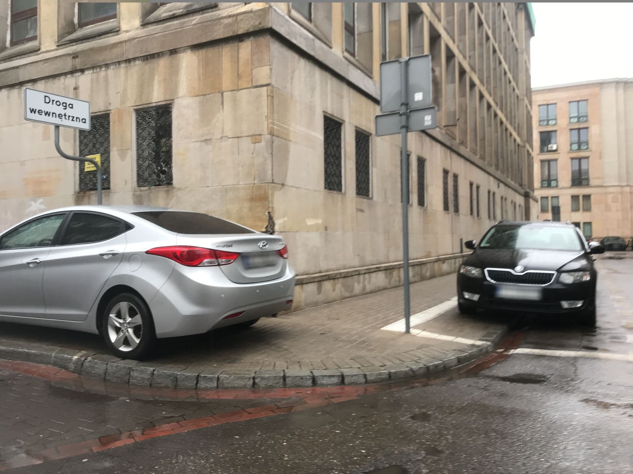 Street view near Kapsuła Hostel, Warsaw — © miguel_andrade (CC BY-SA · Mapillary)