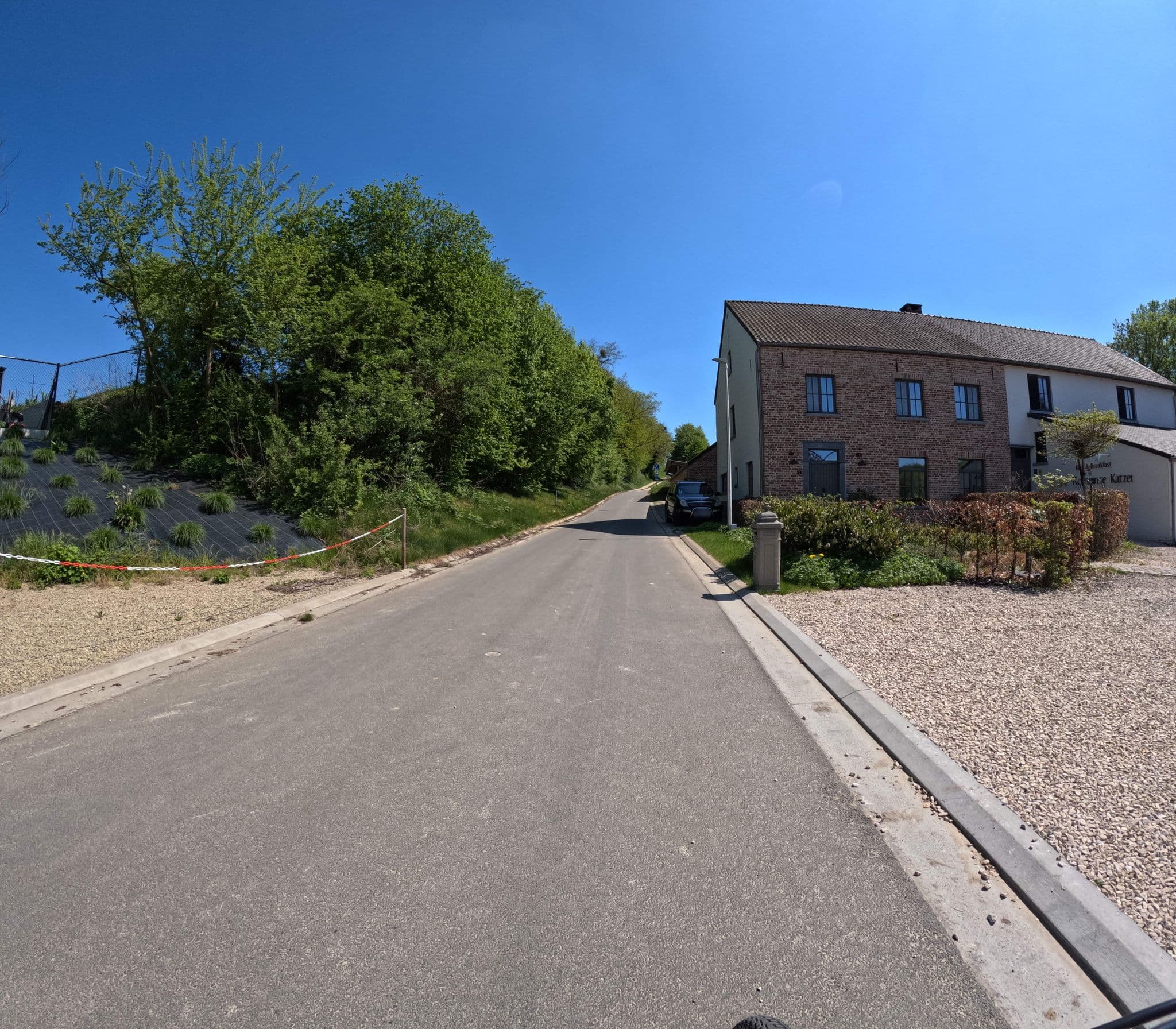 Street view near De Romeinse Katzei, Borgloon — © madel (CC BY-SA · Mapillary)