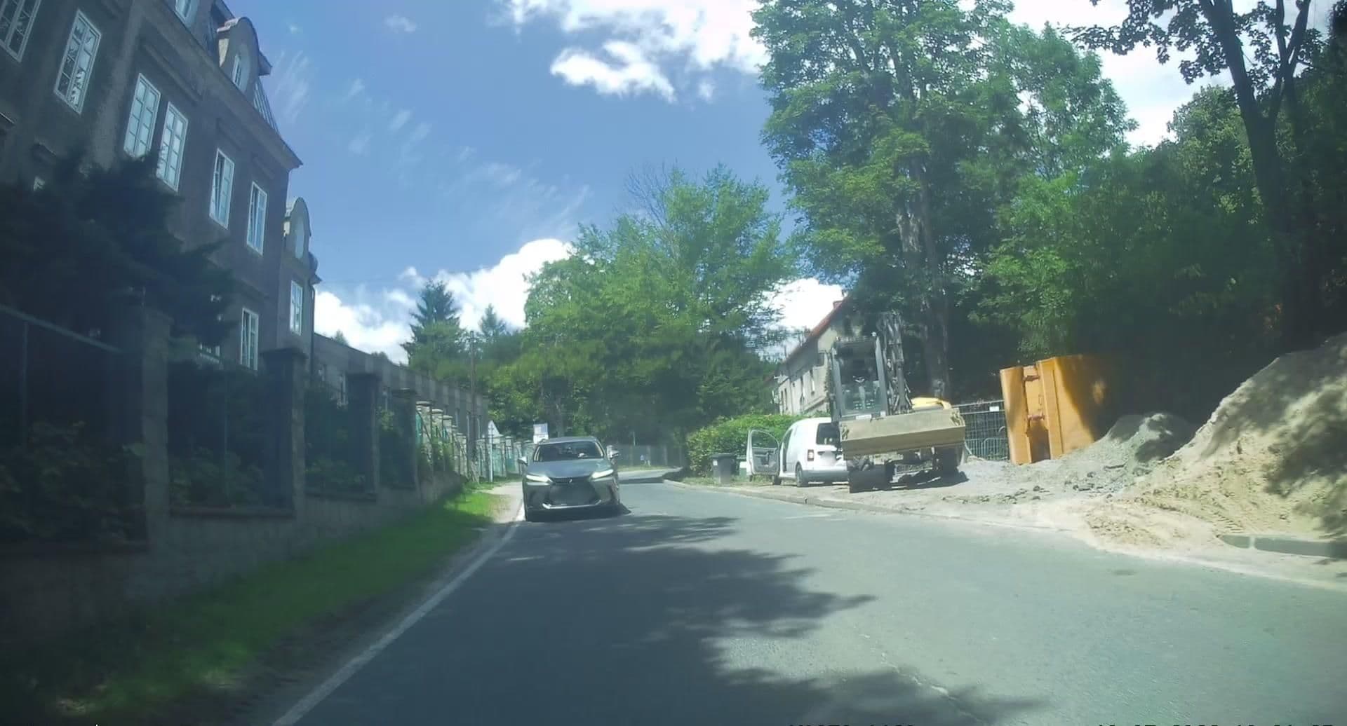 Street view near Kasztel.Pałac z XVIII w., Pieszyce — © edc22 (CC BY-SA · Mapillary)