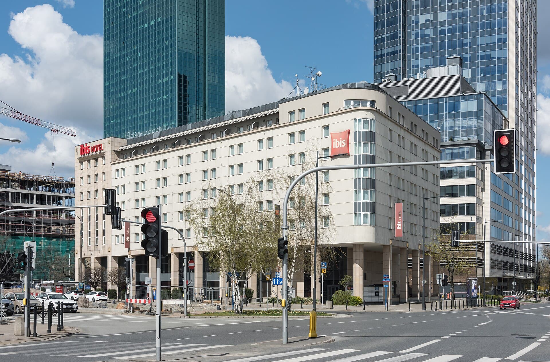 Ibis Warszawa Stare Miasto (via Wikimedia Commons, CC BY-SA 3.0 pl)