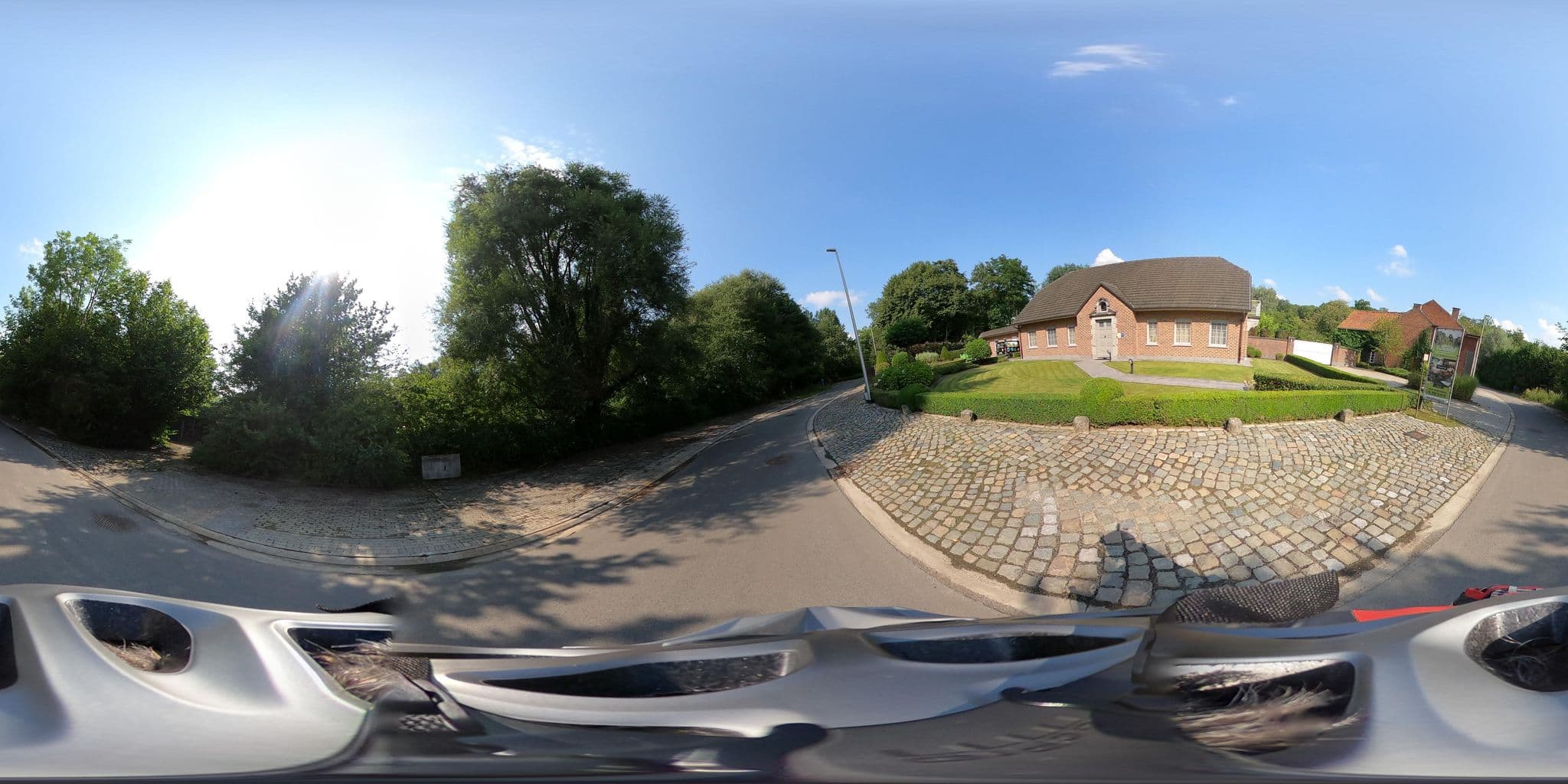 Street view near Villa 't Kasteelhof, Heers — © Eebie (CC BY-SA · Mapillary)