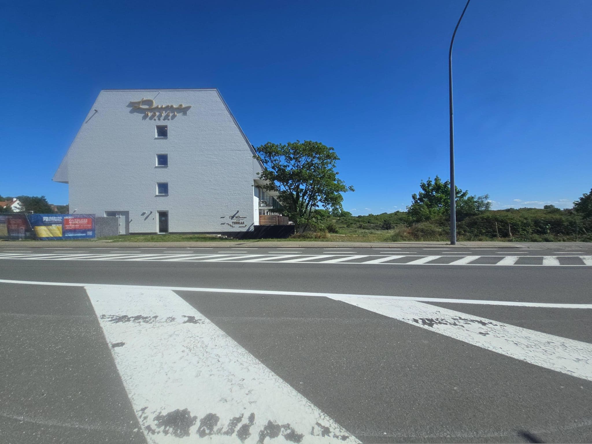 Street view near Dunehotel, Lombardsijde — © filipc (CC BY-SA · Mapillary)