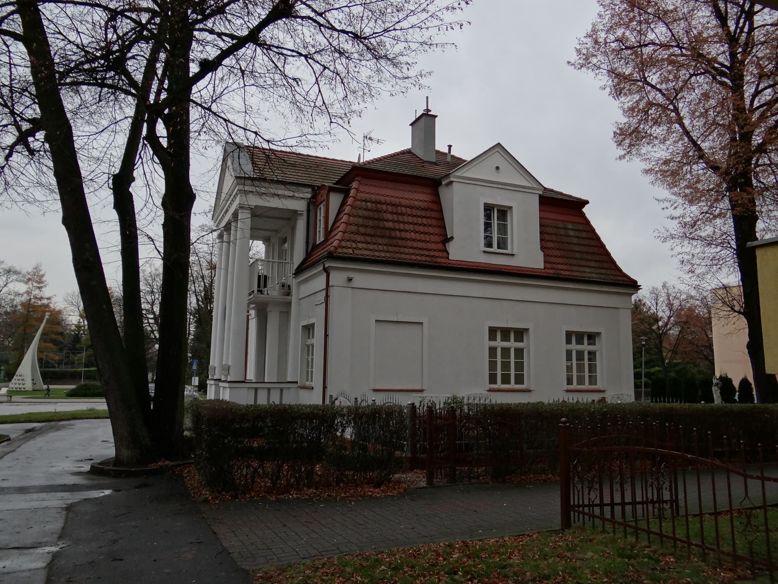 Villa Solankowa (via Wikimedia Commons, CC BY-SA 4.0)