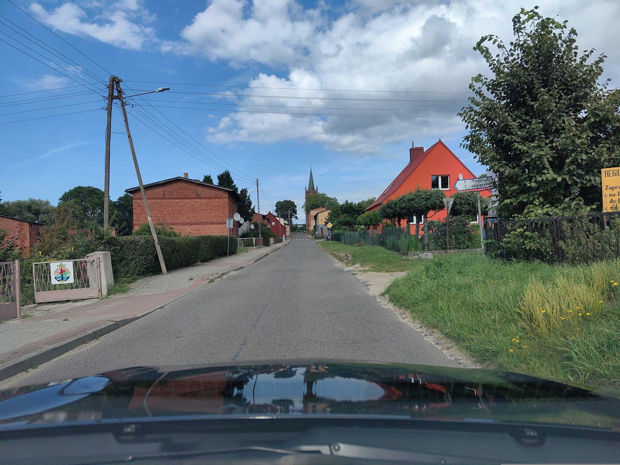 Street view near Dom Wycieczkowy PTTK Słupsk w Gardnie Wielkiej, Główczyce — © kietlak (CC BY-SA · Mapillary)