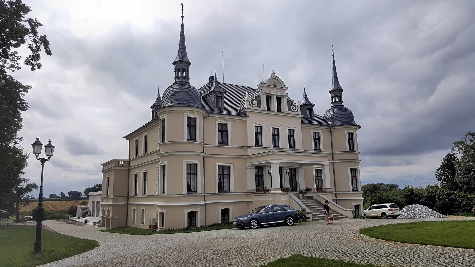 Pałac w Orli (via Wikimedia Commons, CC BY 3.0)