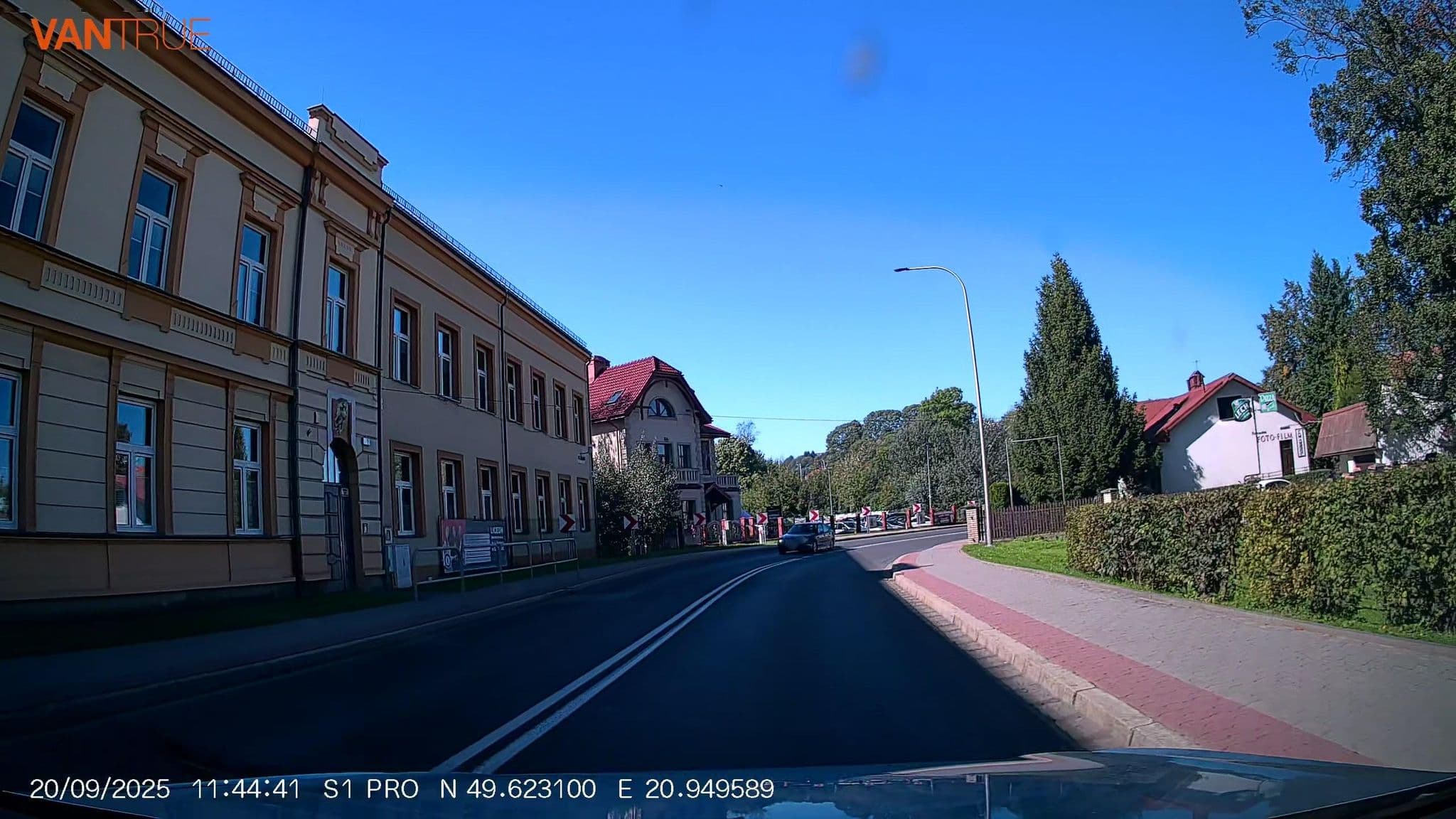 Street view near Schronisko Młodzieżowe, Grybów — © Driven2574 (CC BY-SA · Mapillary)