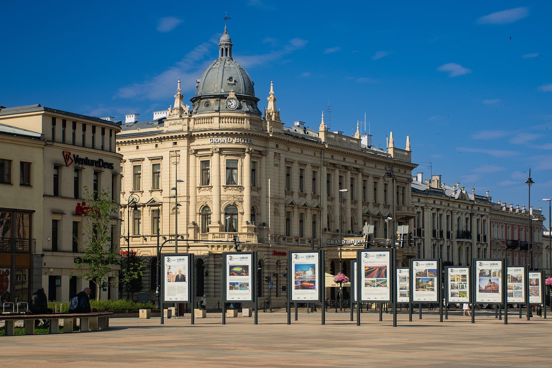 IBB Grand Hotel Lublinianka (via Wikimedia Commons, CC BY-SA 4.0)