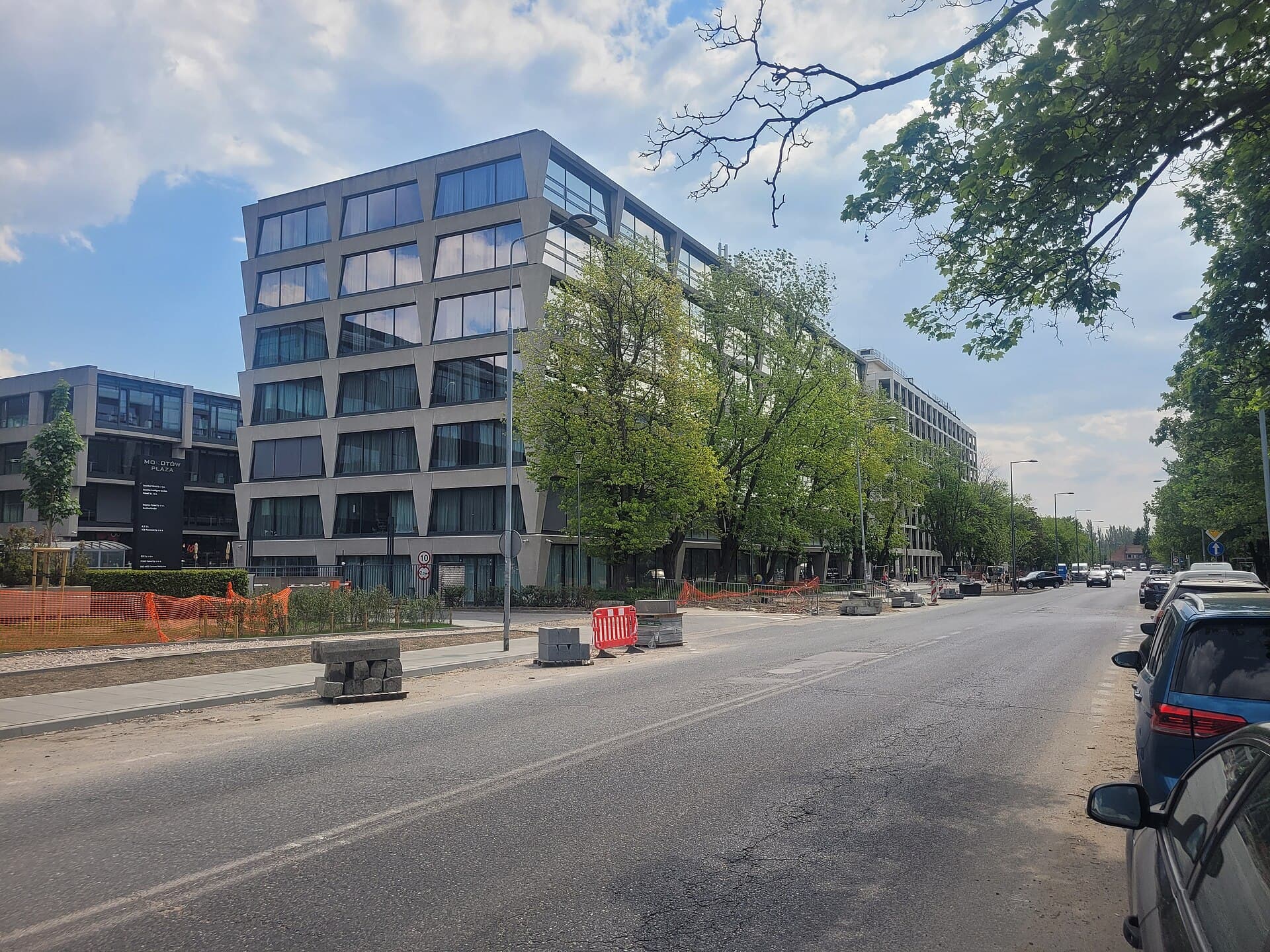 Hotel Vienna House by Wyndham Mokotow Warsaw (via Wikimedia Commons, CC BY-SA 4.0)