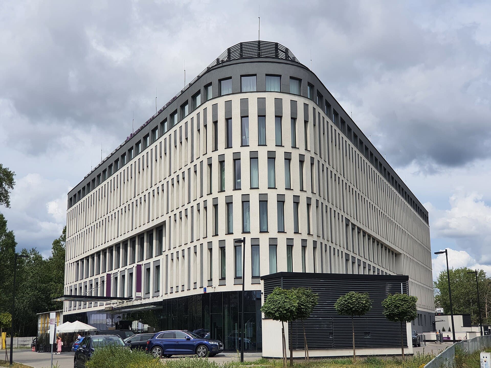 Mercure Warszawa Ursus Station (via Wikimedia Commons, CC BY-SA 4.0)