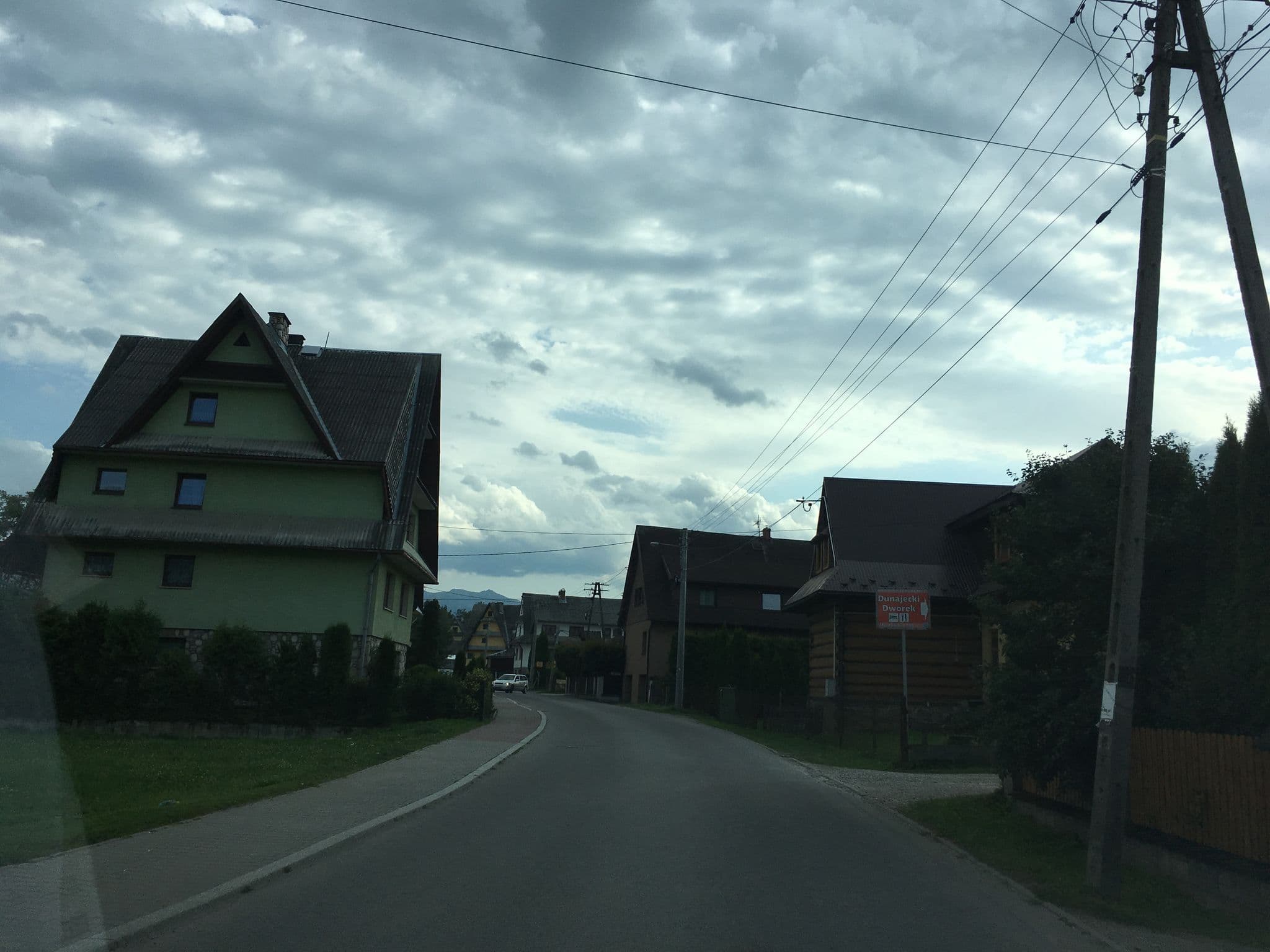 Street view near Biały Dworek, Biały Dunajec — © fundacja_geolife (CC BY-SA · Mapillary)