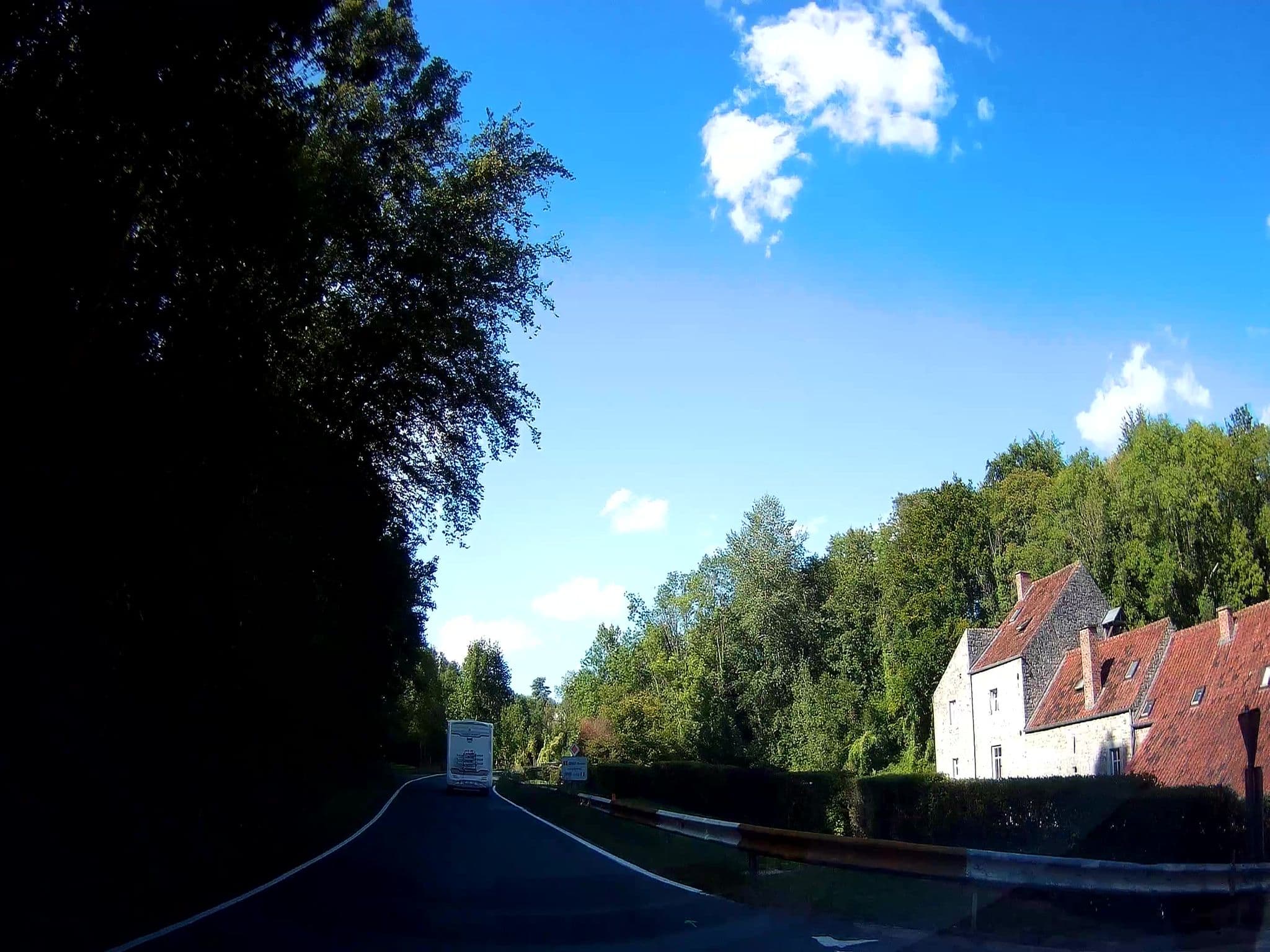 Street view near Le Moulin de Denée, Bioul — © fuchserl (CC BY-SA · Mapillary)