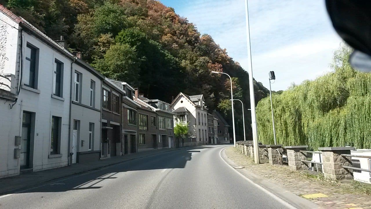 Street view near Aire de motor-homes à Huy, Huy — © uwekoch (CC BY-SA · Mapillary)
