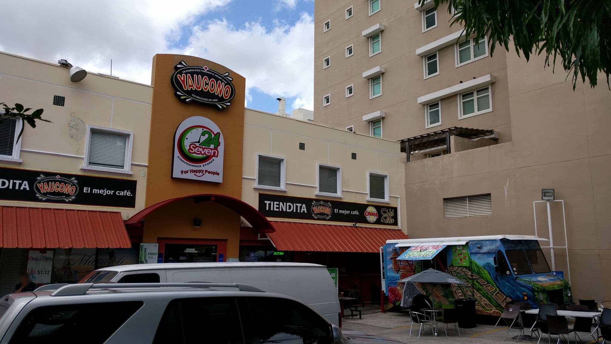 Street view near Ciqala Luxury Suites, San Juan — © jmoliver (CC BY-SA · Mapillary)