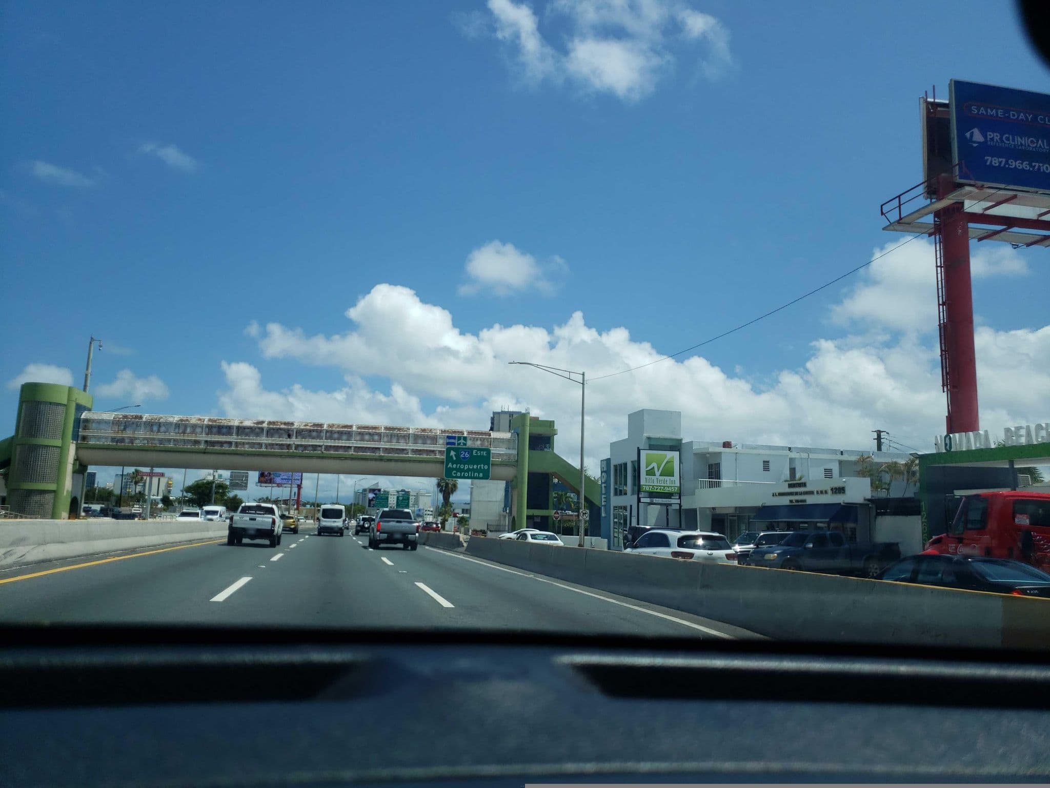 Street view near Nomada Beach Hostel, Eleanor Roosevelt — © guyutetube (CC BY-SA · Mapillary)