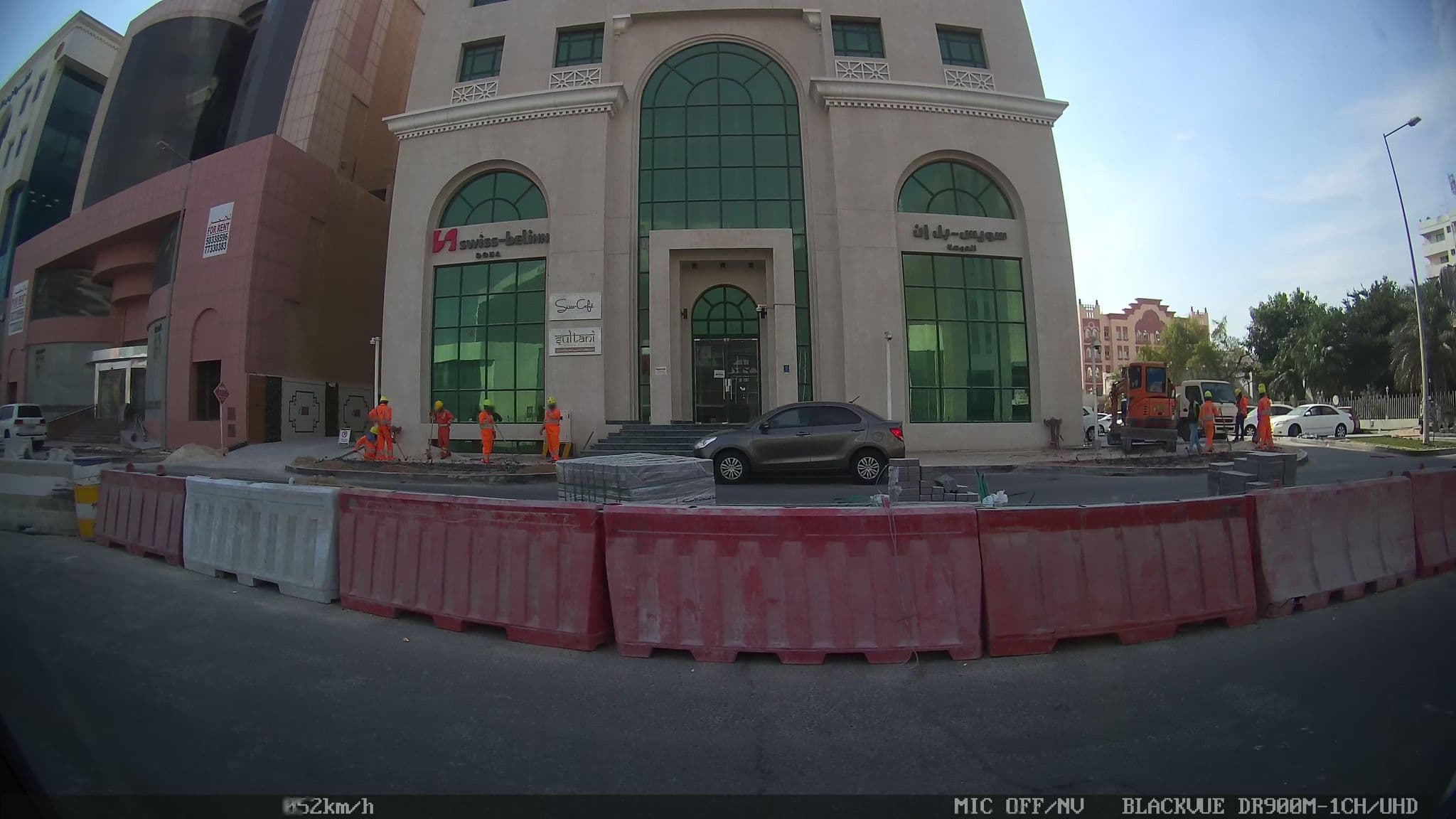 Street view near Merweb Hotel, As Sadd — © kaart_2 (CC BY-SA · Mapillary)