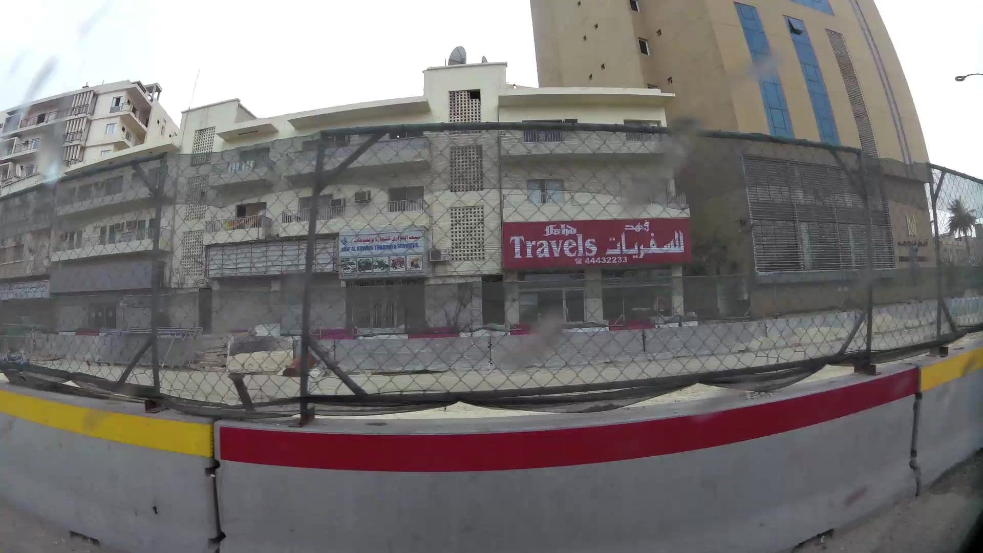 Street view near Kingsgate Hotel, Farīq al Hitmī — © kaartcam (CC BY-SA · Mapillary)