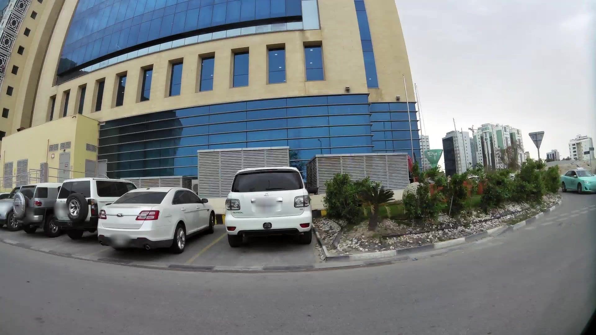 Street view near Saraya Corniche, Al Hitmī — © kaartcam (CC BY-SA · Mapillary)