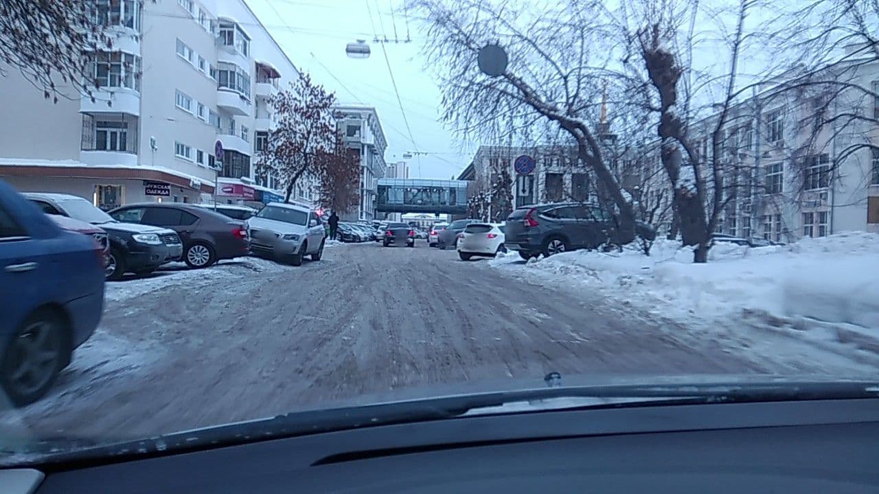 Street view near Aris, Yekaterinburg — © rodionoff (CC BY-SA · Mapillary)