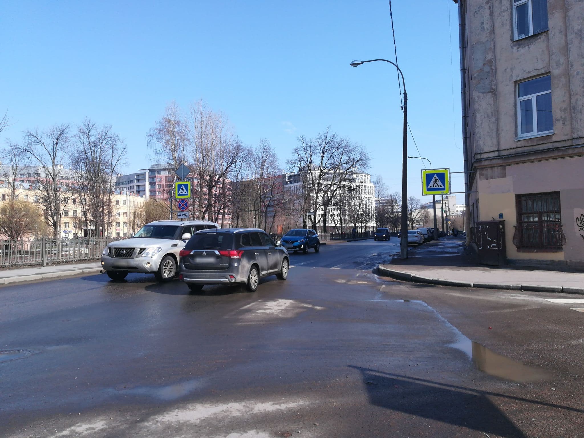 Street view near Gardens Hotel, Vasyl'evsky Ostrov — © dvd73 (CC BY-SA · Mapillary)