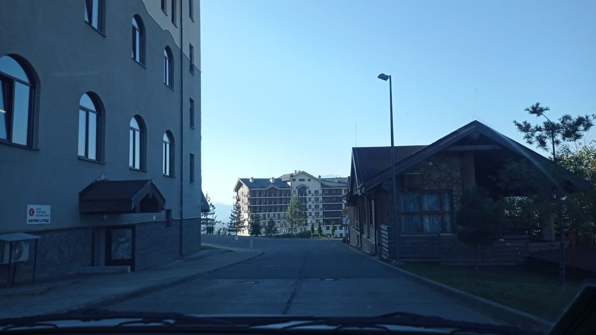 Street view near Big Family Chalet with Jacuzzi, Vysokoye — © petunder (CC BY-SA · Mapillary)