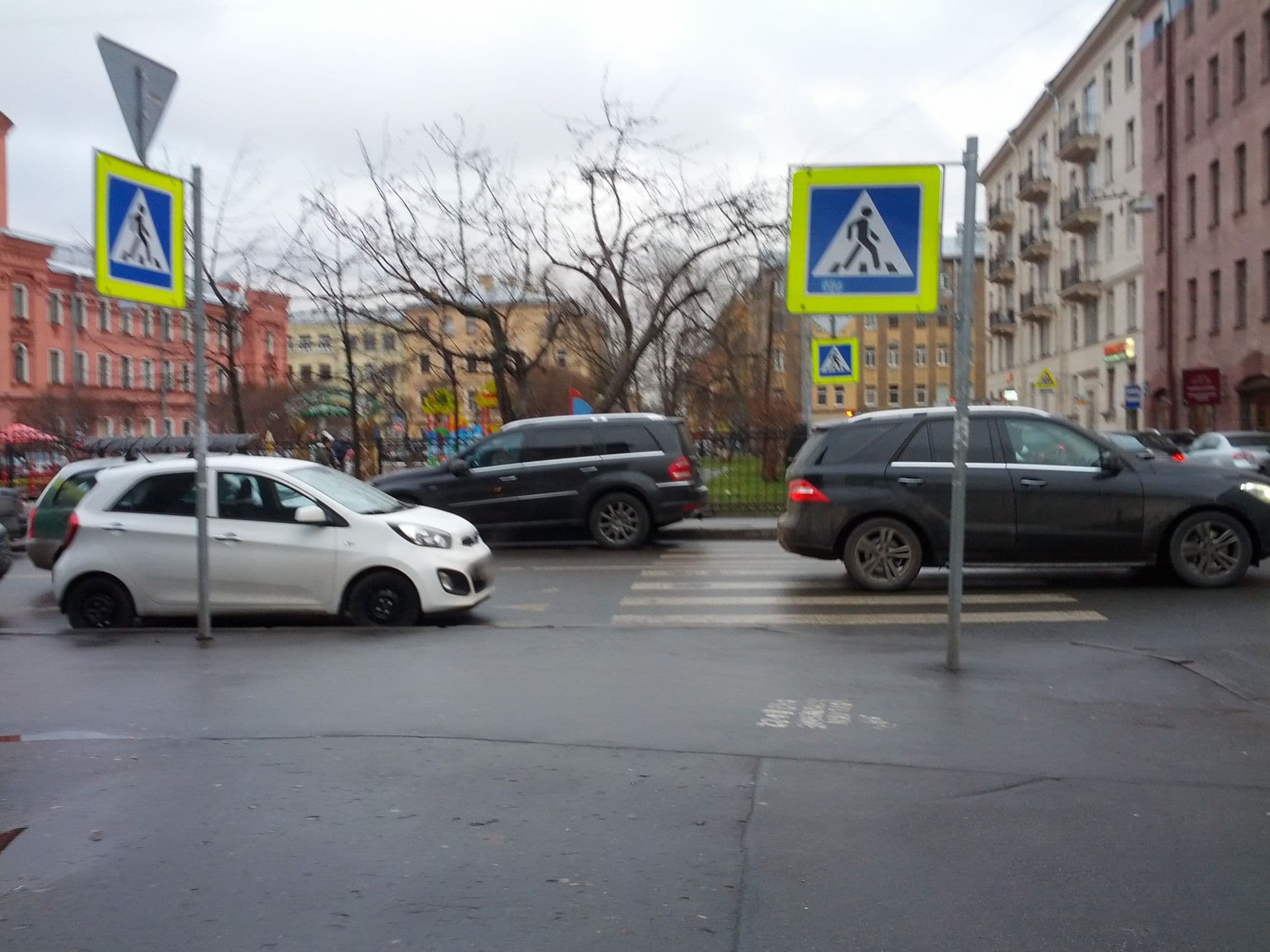 Street view near Sokroma МЕЛ, Petrogradka — © kolen (CC BY-SA · Mapillary)