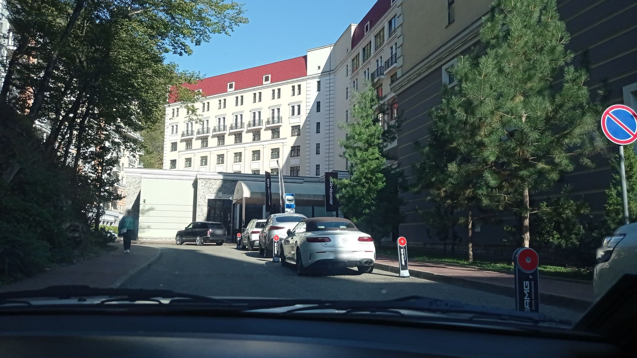 Street view near Radisson Rosa Khutor, Vysokoye — © petunder (CC BY-SA · Mapillary)