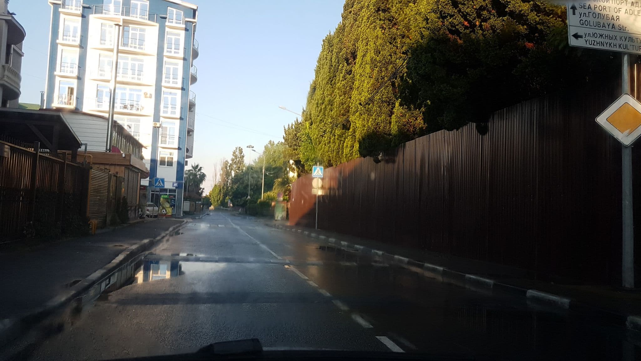Street view near V & V, Adler — © teddy73 (CC BY-SA · Mapillary)