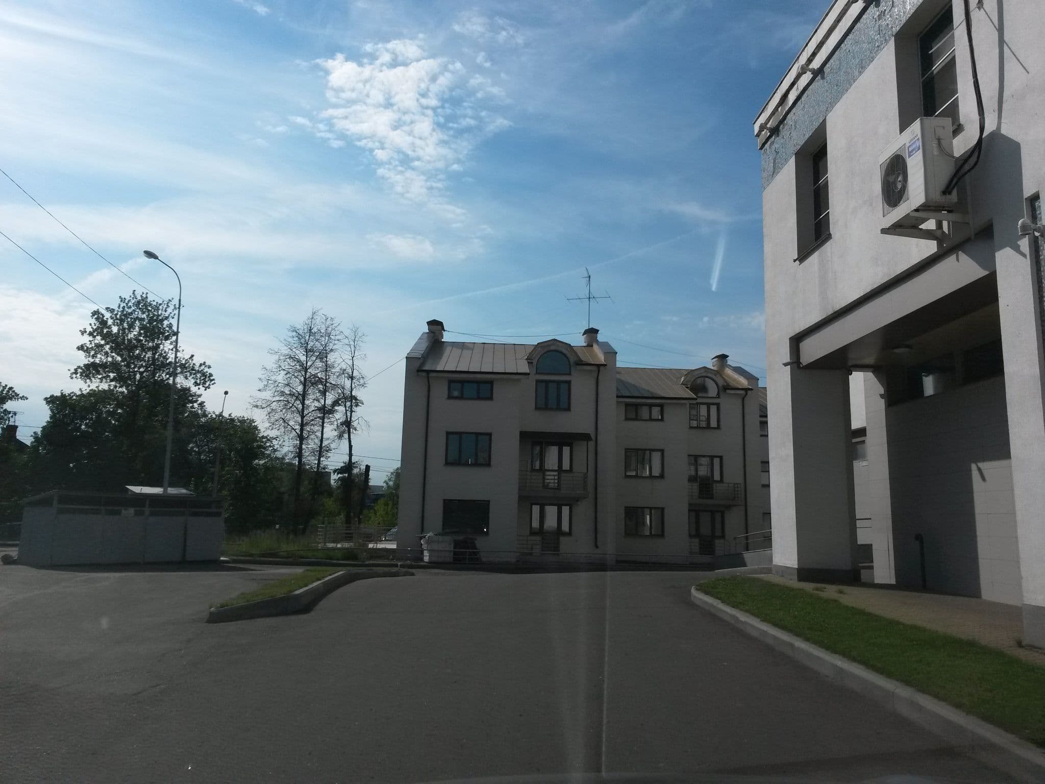 Street view near AZIMUT Отель Ярославль, Yaroslavl — © vikdd (CC BY-SA · Mapillary)