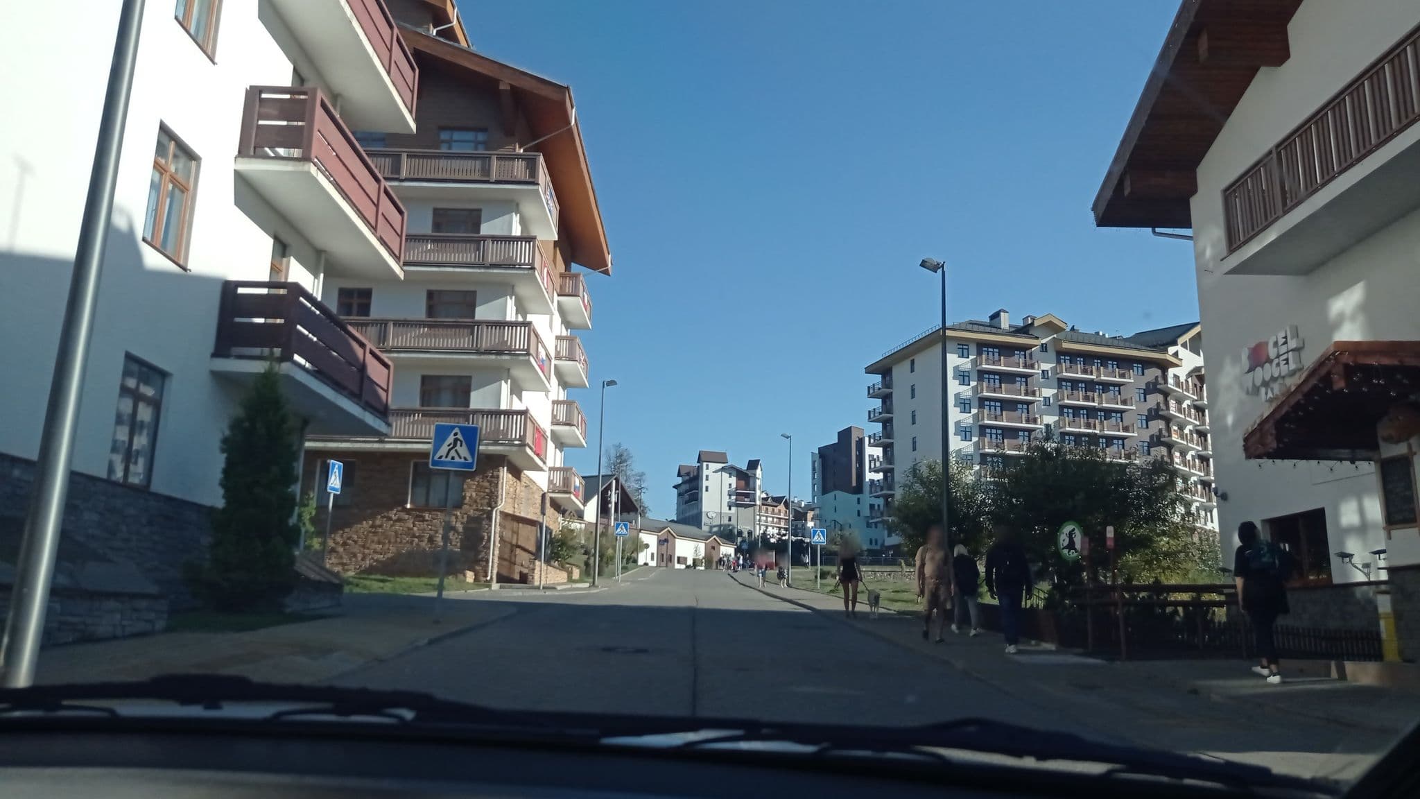 Street view near BoogelWoogelBar Hotel, Vysokoye — © petunder (CC BY-SA · Mapillary)