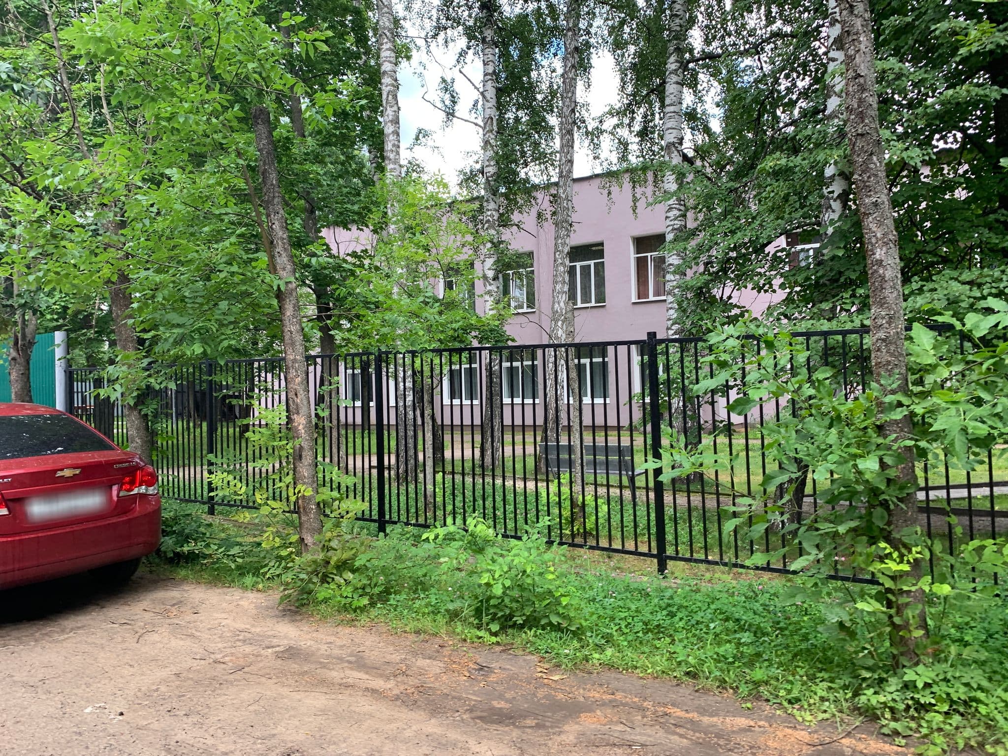 Street view near Гостиница КИК-7, Mamontovka — © keksov (CC BY-SA · Mapillary)