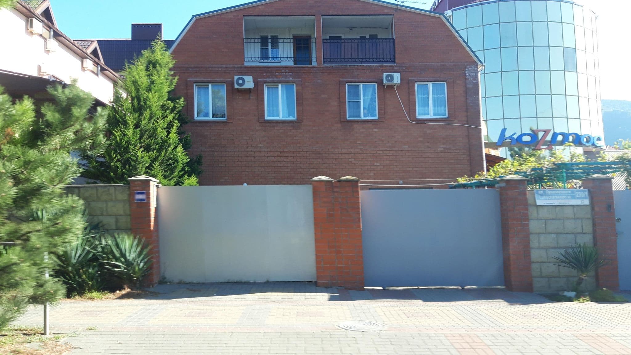 Street view near Casa Blanka, Gelendzhik — © wowik (CC BY-SA · Mapillary)