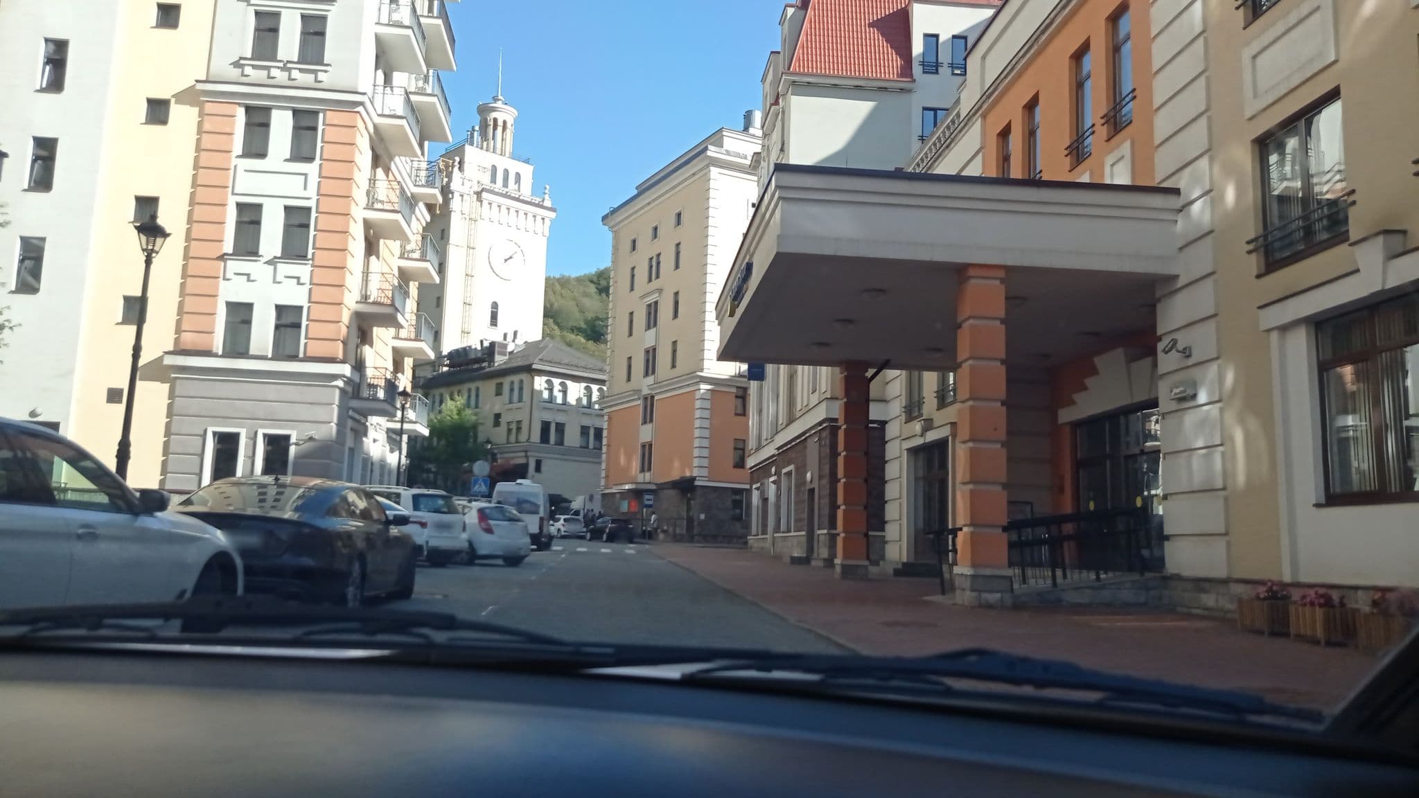 Street view near Valset apartments by AZIMUT Rosa Khutor (корпус 2), Vysokoye — © petunder (CC BY-SA · Mapillary)
