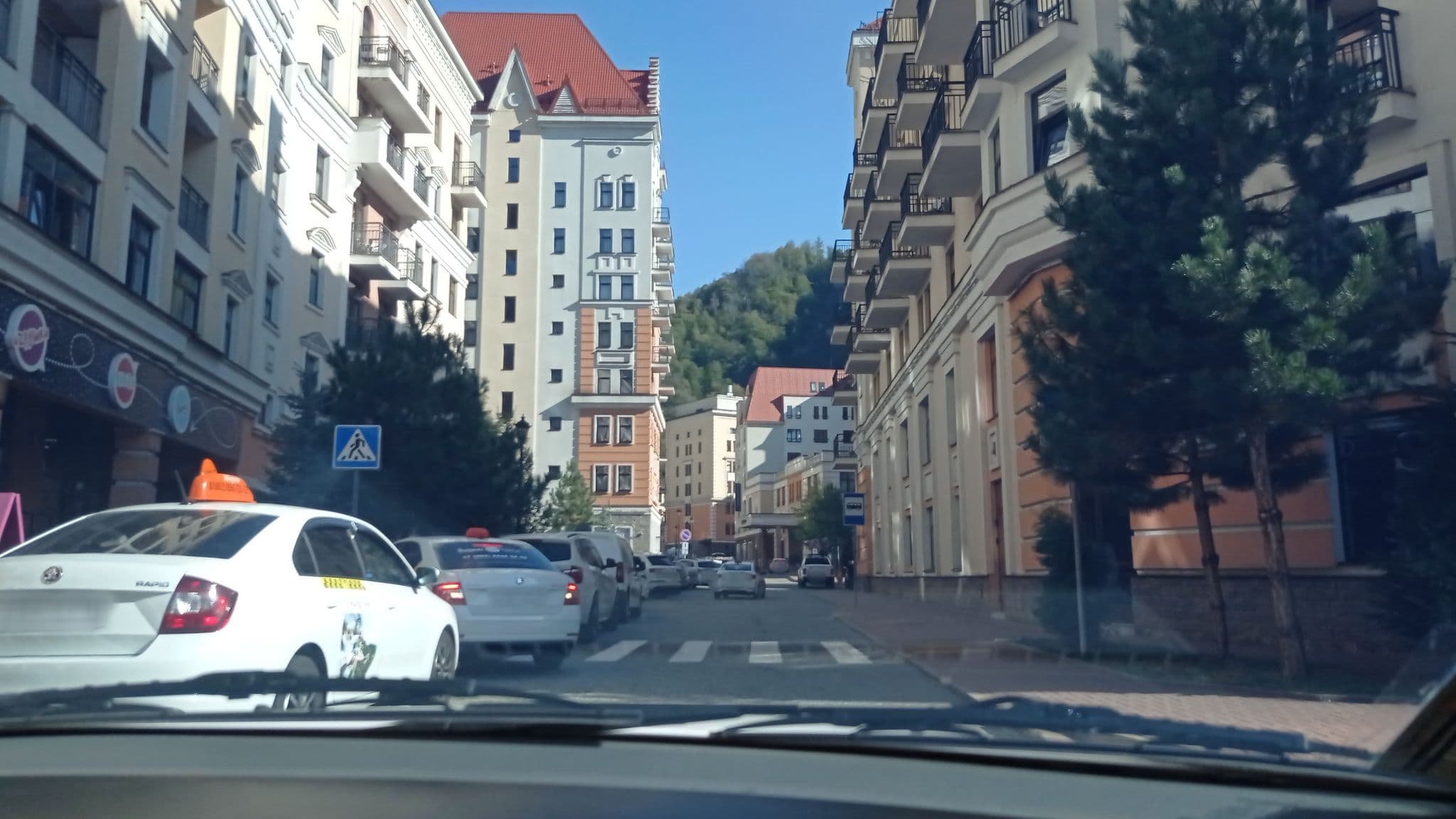 Street view near Valset apartments by AZIMUT Rosa Khutor (корпус 1), Vysokoye — © petunder (CC BY-SA · Mapillary)