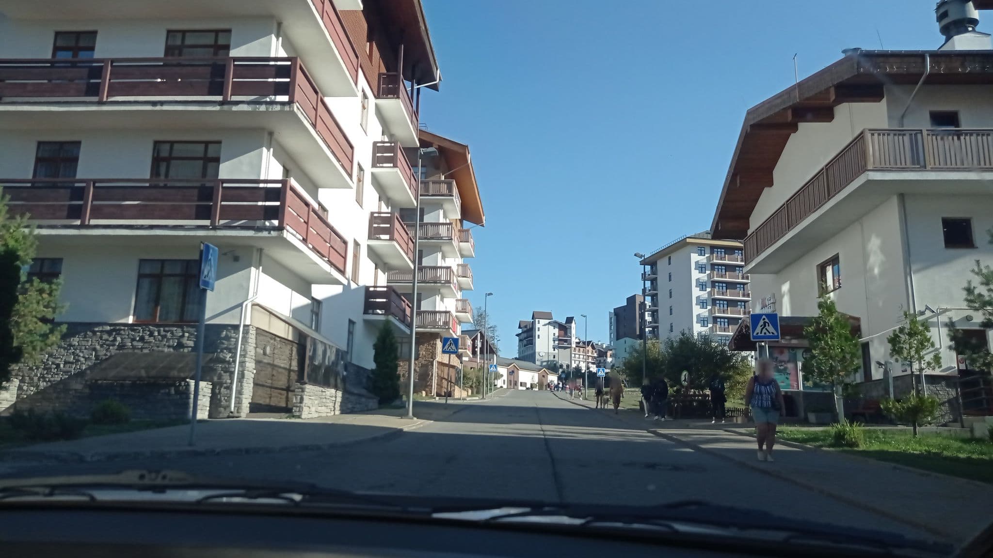 Street view near Rosa Ski Inn - корпус D, Vysokoye — © petunder (CC BY-SA · Mapillary)