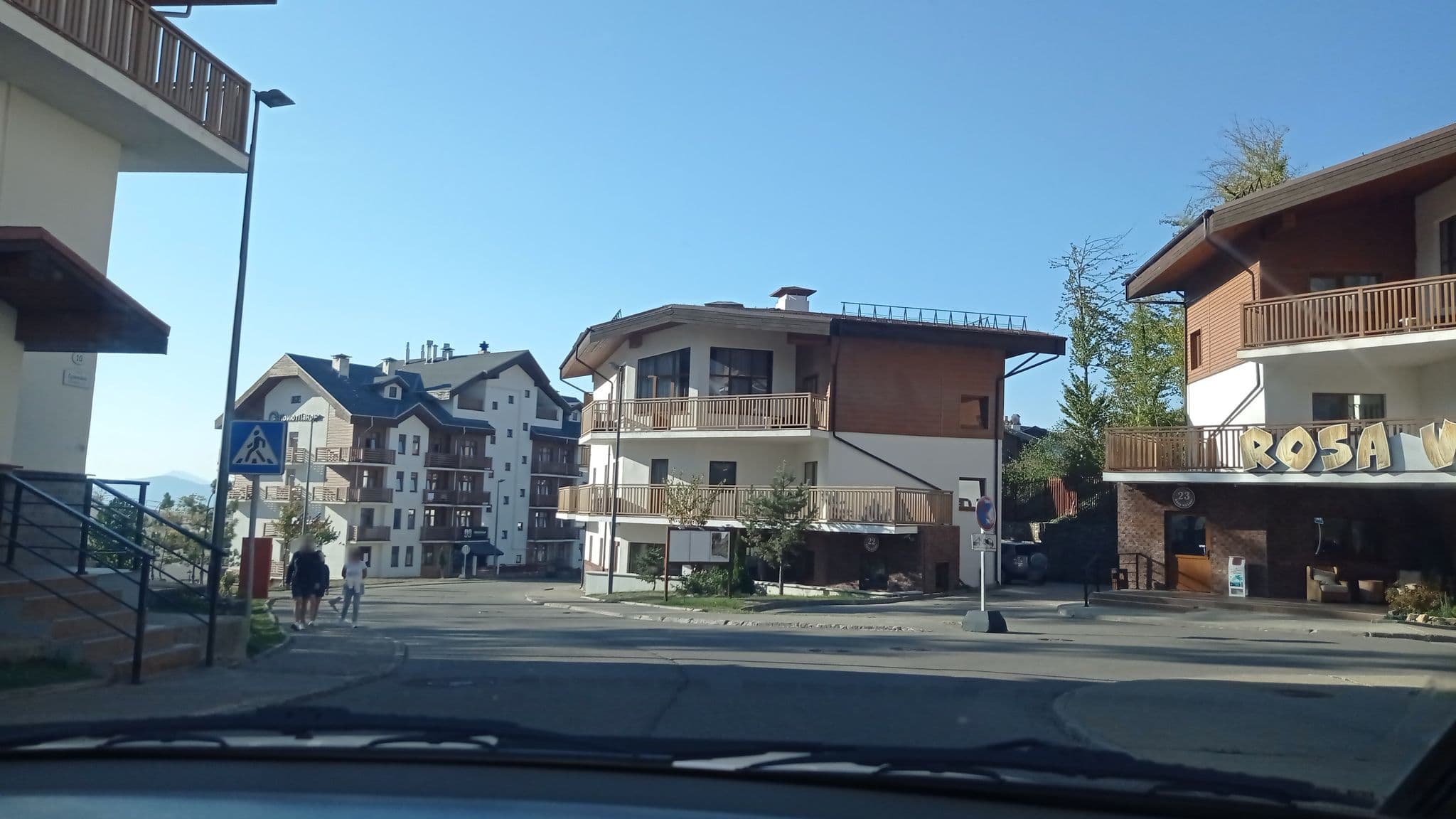 Street view near Rosa Ski Inn - корпус E, Vysokoye — © petunder (CC BY-SA · Mapillary)