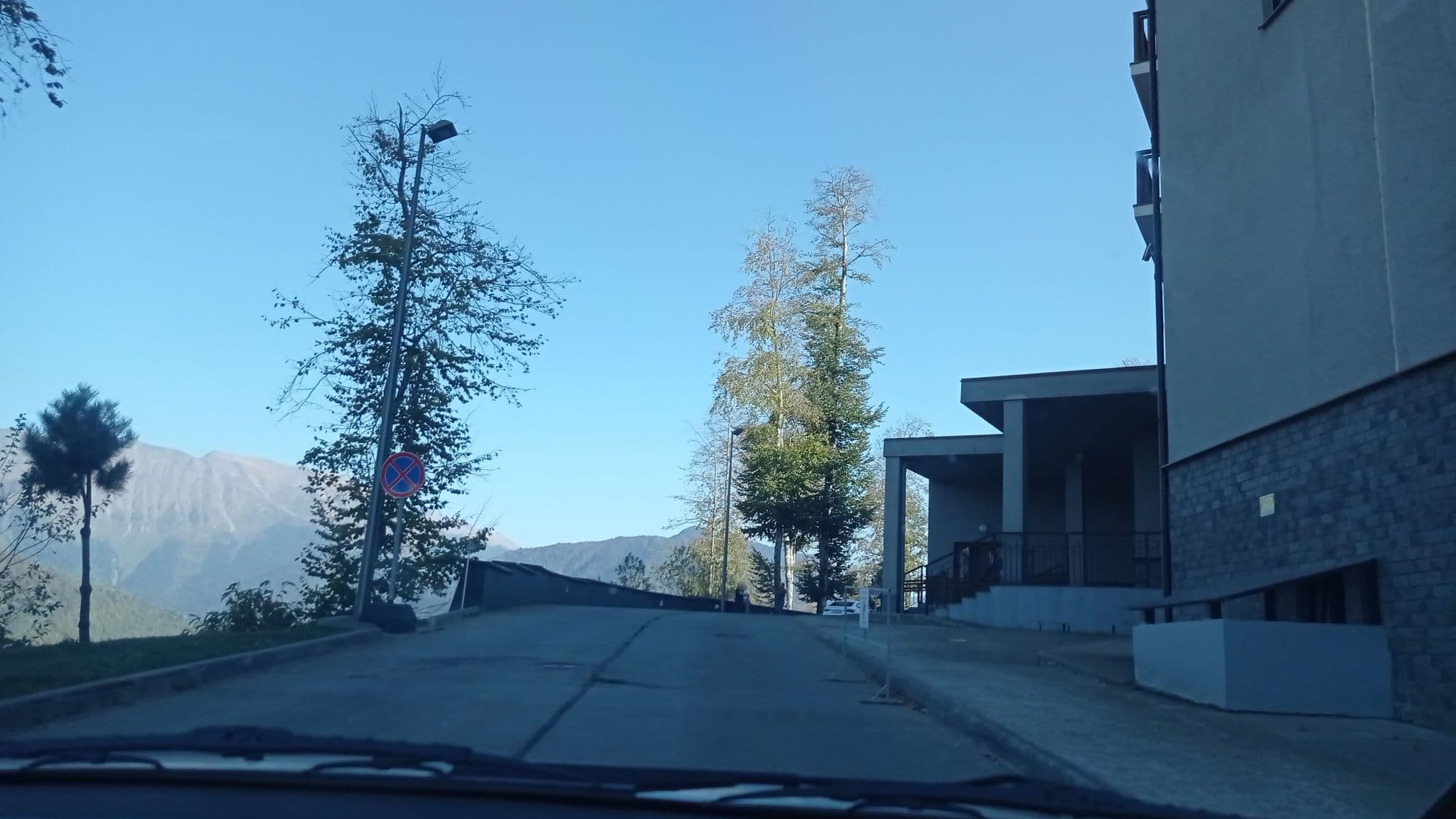 Street view near Riders Lodge, Vysokoye — © petunder (CC BY-SA · Mapillary)