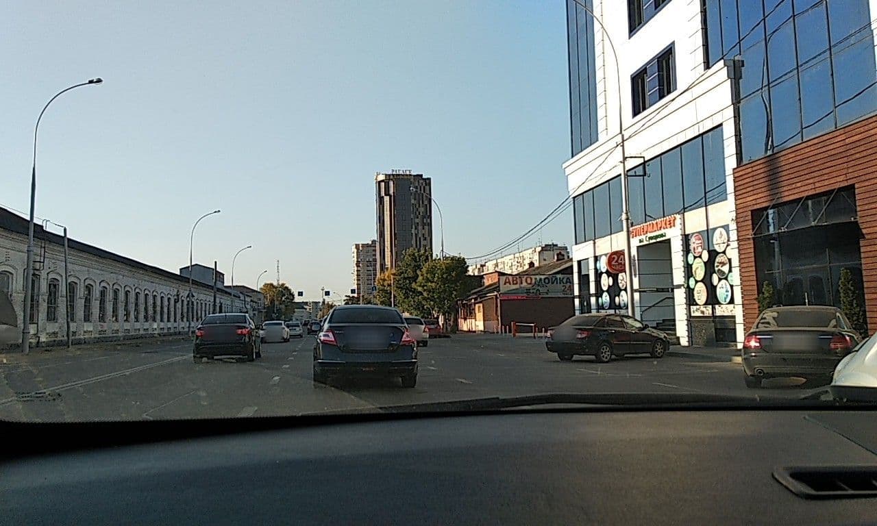 Street view near Golden Tulip Krasnodar, Krasnodar — © vanmhit (CC BY-SA · Mapillary)