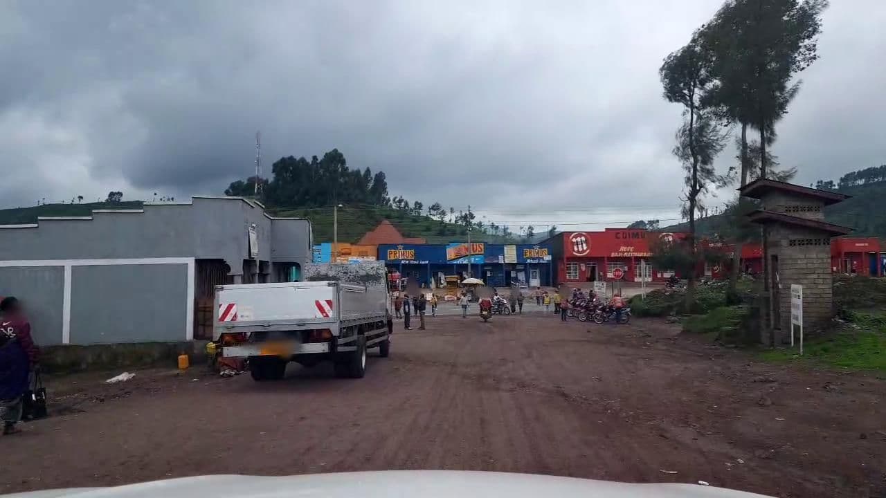 Street view near Volcano Cafe Hotel, Kora — © roadroid (CC BY-SA · Mapillary)