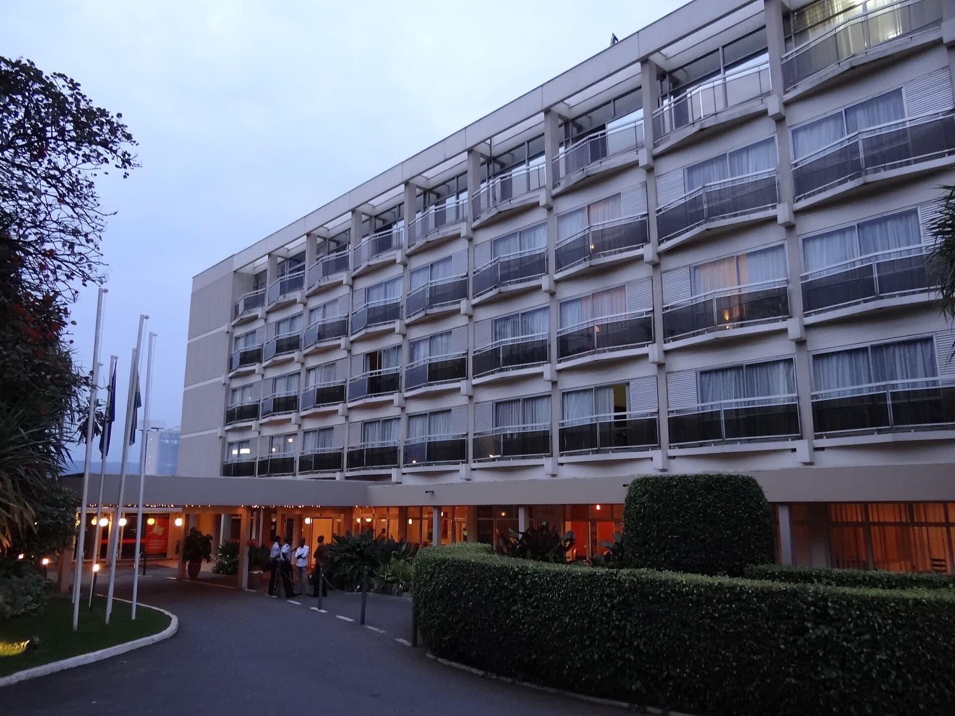 Hôtel des Mille Collines (via Wikimedia Commons, CC BY-SA 3.0)