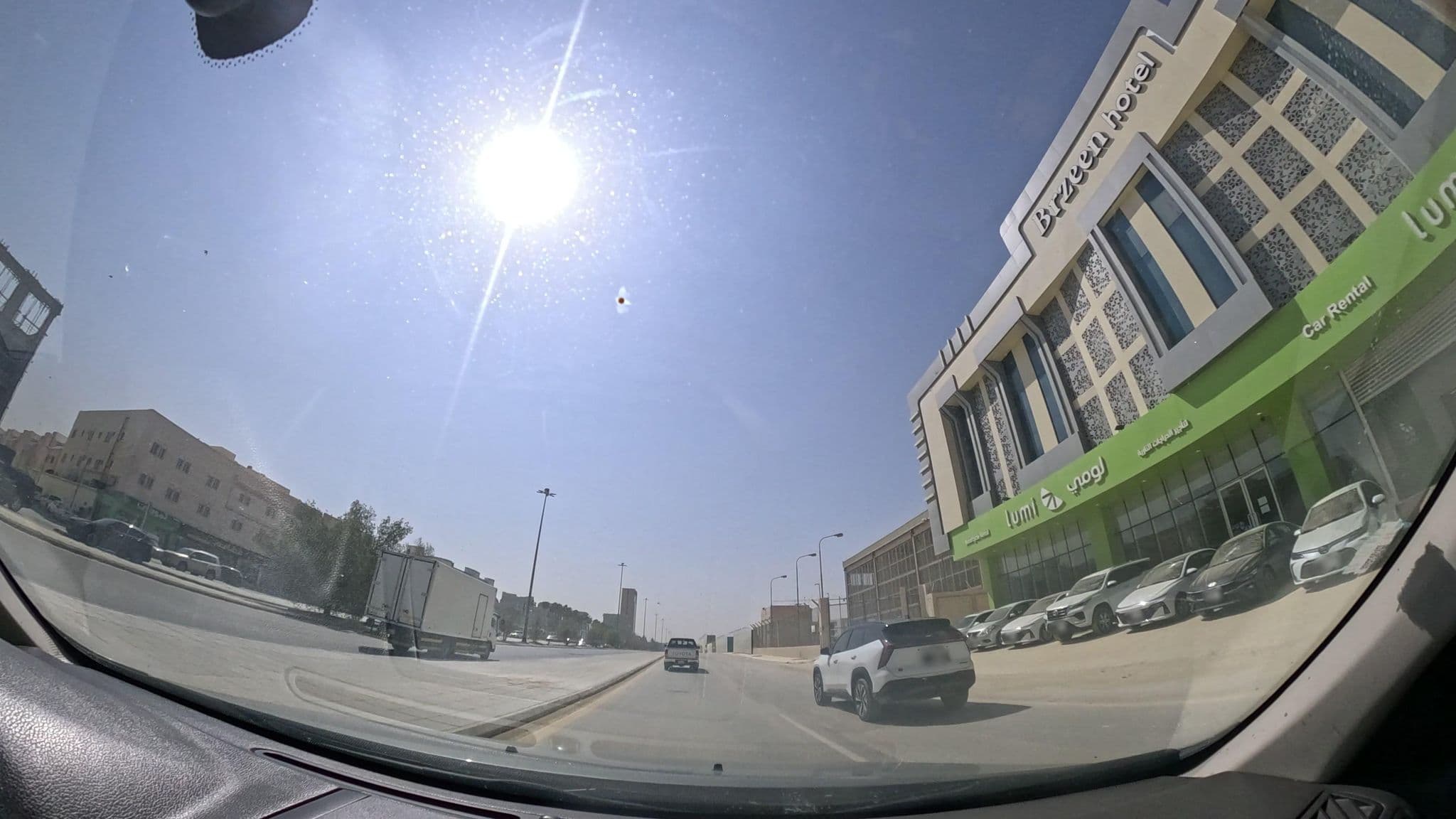 Street view near Brezeen hotel, ‘Irqah — © MahmoudRagab_HudhudMaps (CC BY-SA · Mapillary)