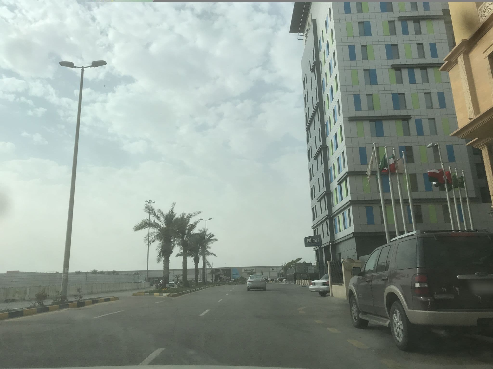 Street view near DoubleTree by Hilton Hotel Dhahran, Khobar — © pizza (CC BY-SA · Mapillary)