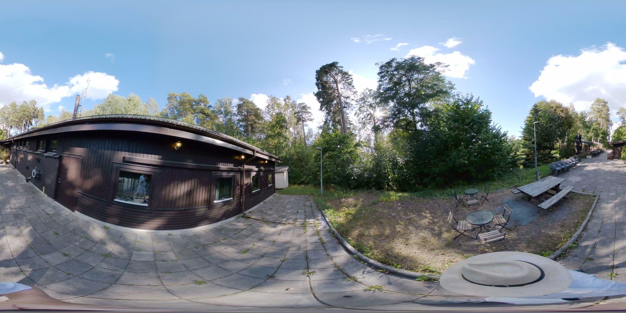 Street view near Kallhällsbadet vandrarhem, Kungsängen — © bruno360 (CC BY-SA · Mapillary)