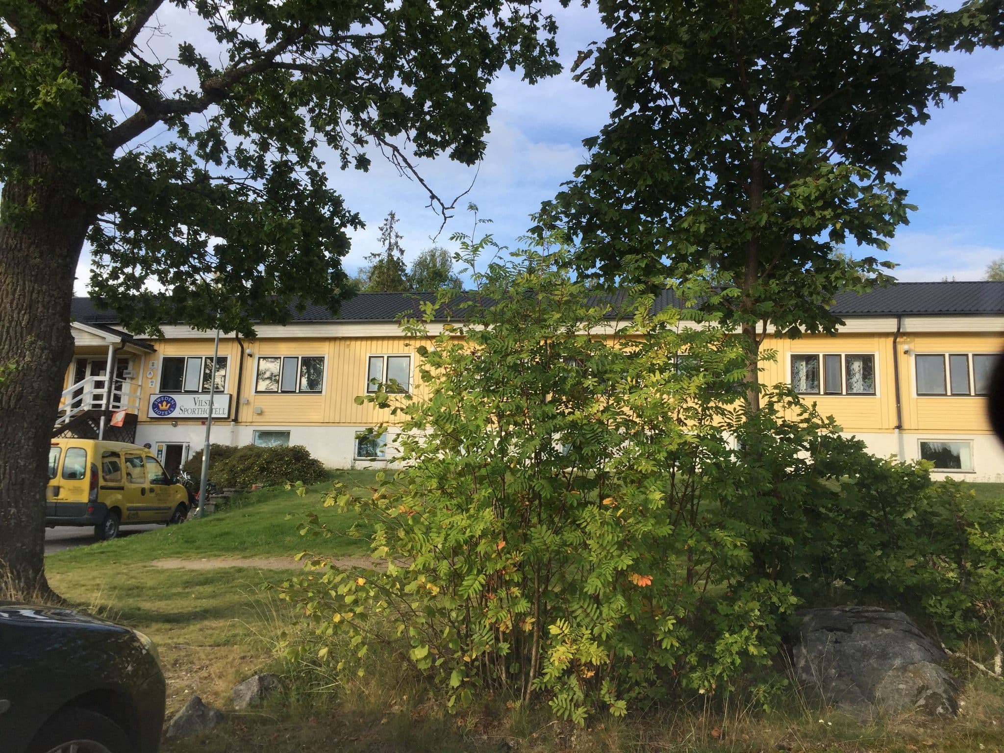 Street view near Vilsta Sporthotell, Eskilstuna — © dade (CC BY-SA · Mapillary)