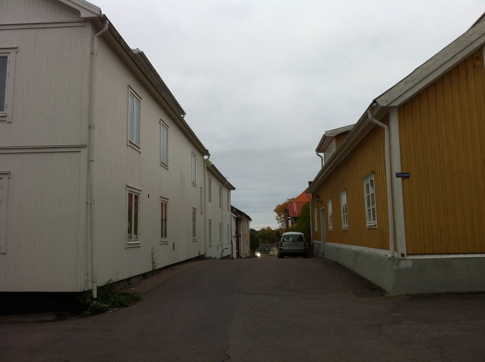 Street view near Strandhotellet, Öregrund — © ugz (CC BY-SA · Mapillary)