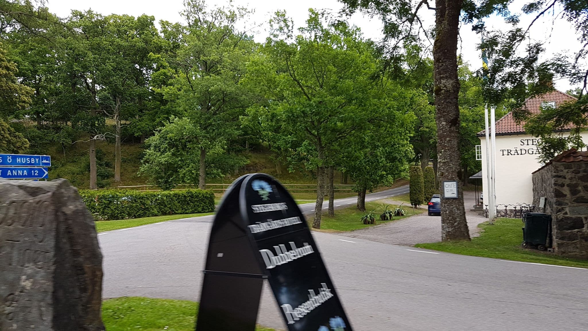Street view near Stegeborgs Trädgårdshotell, Söderköping — © ainali (CC BY-SA · Mapillary)